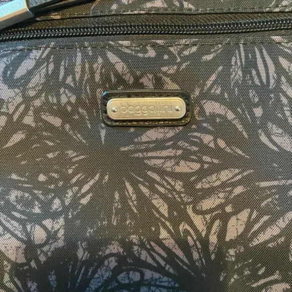 Baggalini Go Bagg Crossbody Bag and RFID Phone Wristlet Set - Picture 4 of 8